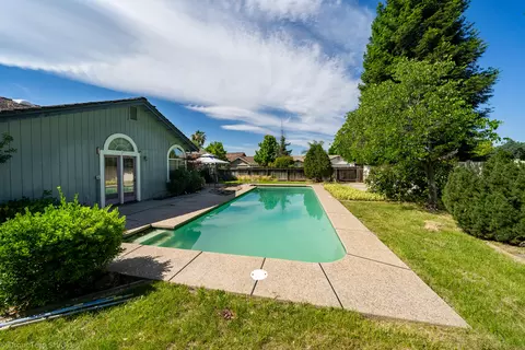 1495 White Water Cir, Redding, CA 96003 photo 5