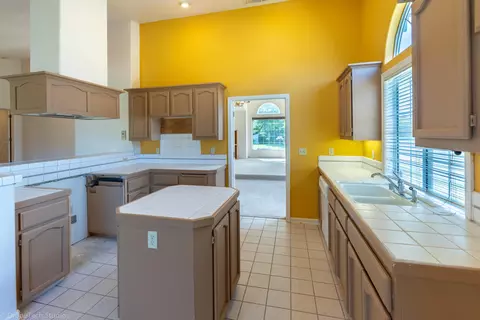 1495 White Water Cir, Redding, CA 96003 photo 4