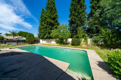 1495 White Water Cir, Redding, CA 96003 photo 3