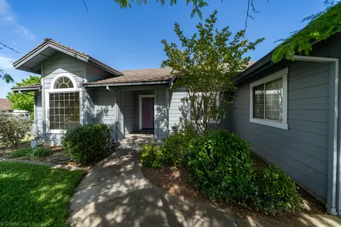 1495 White Water Cir, Redding, CA 96003 photo 2