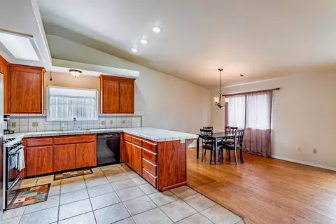 1729 Almaden Dr, Redding, CA 96001 photo 8