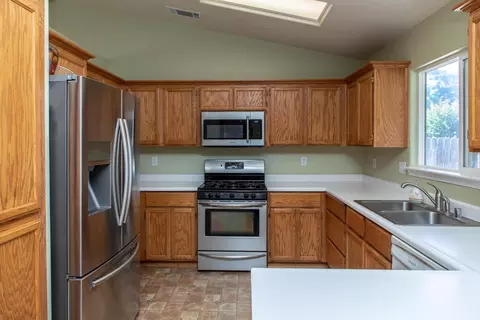 5474 Mill Pond Ln, Redding, CA 96001 photo 5