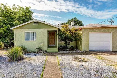 2529 Placer St, Redding, CA 96001 photo 2