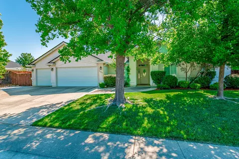 1407 Colleen Ct, Redding, CA 96003 photo 1
