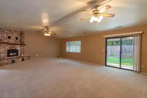 6910 Creekside St, Redding, CA 96001 photo 2