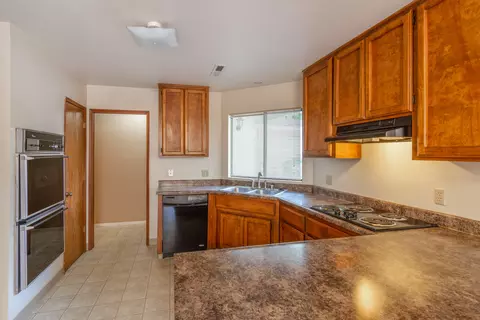 6910 Creekside St, Redding, CA 96001 photo 4