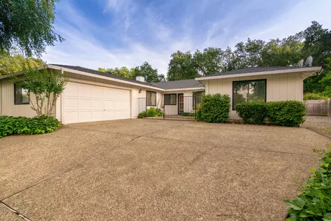 6910 Creekside St, Redding, CA 96001 photo 1