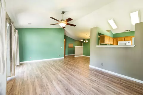 932 Montcrest Dr, Redding, CA 96003 photo 3