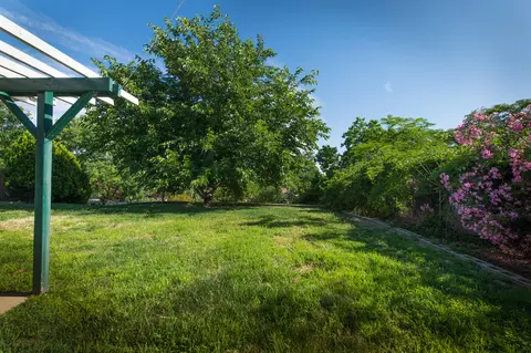 932 Montcrest Dr, Redding, CA 96003 photo 13