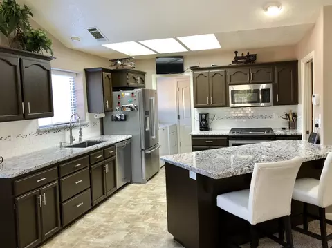 20370 Greenview Dr, Redding, CA 96002 photo 8