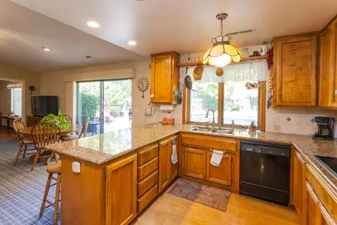 3084 Monte Bello Dr, Redding, CA 96001 photo 12