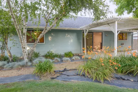 2982 Brookside Dr, Redding, CA 96001 photo 2