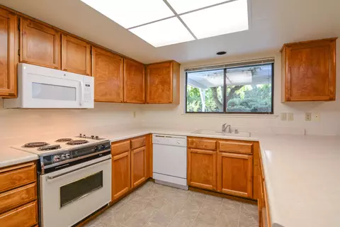 2982 Brookside Dr, Redding, CA 96001 photo 6