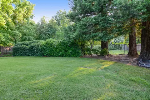 2982 Brookside Dr, Redding, CA 96001 photo 3