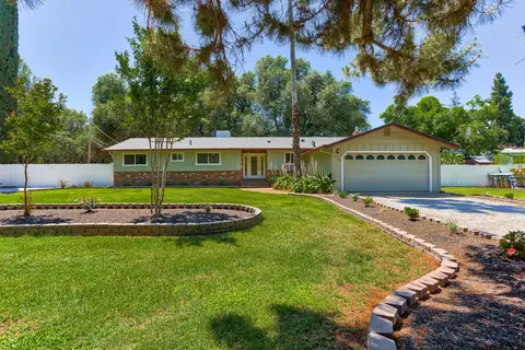 5060 Woodview Dr, Redding, CA 96002 photo 1