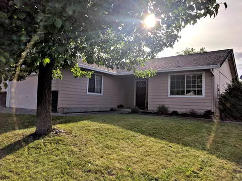 336 Springer Dr, Redding, CA 96003 photo 4