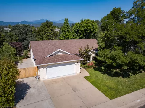 2854 Foxglove Ln, Redding, CA 96001 photo 4