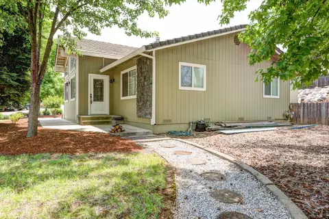 5258 Jonella Way, Redding, CA 96003 photo 3