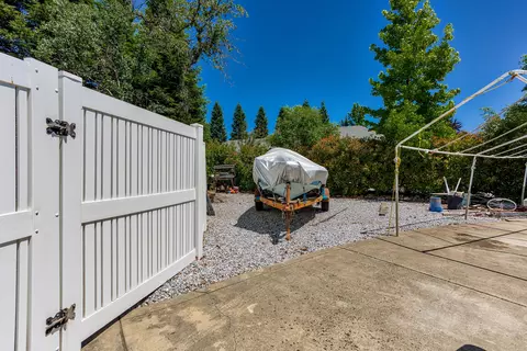 19254 Lewallen Ct, Redding, CA 96003 photo 48