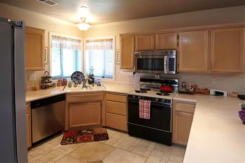 2048 Lazare Path, Redding, CA 96001 photo 6