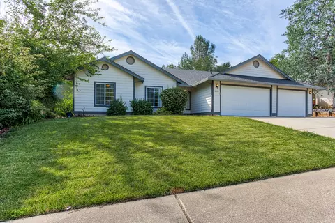 4537 Moyvane Dr, Redding, CA 96001 photo 2