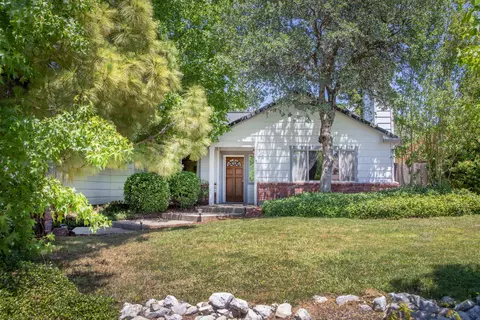 1642 El Capitan Dr, Redding, CA 96001 photo 1