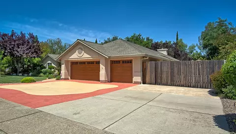 3868 Siskiyou St, Redding, CA 96001 photo 2