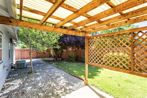 1883 Yahi Ln, Redding, CA 96002 photo 24