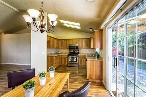 1883 Yahi Ln, Redding, CA 96002 photo 6