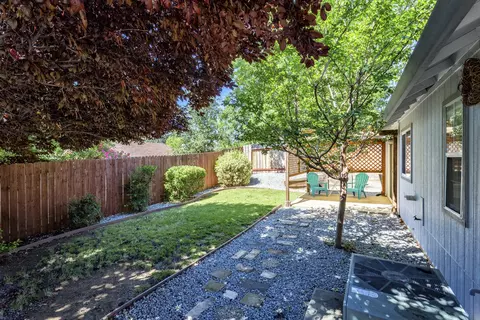 1883 Yahi Ln, Redding, CA 96002 photo 3