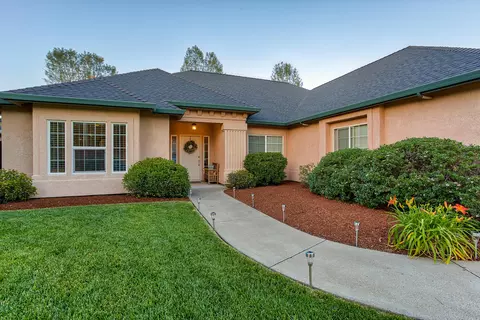 1563 Spanish Bay Dr, Redding, CA 96003 photo 3