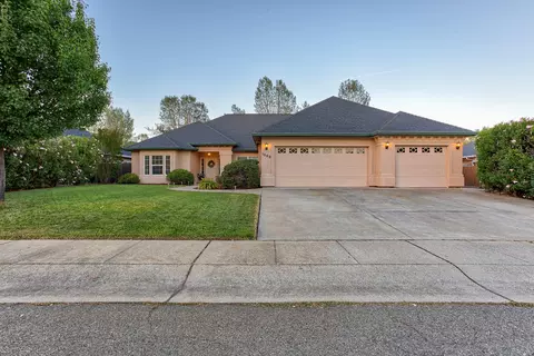 1563 Spanish Bay Dr, Redding, CA 96003 photo 2