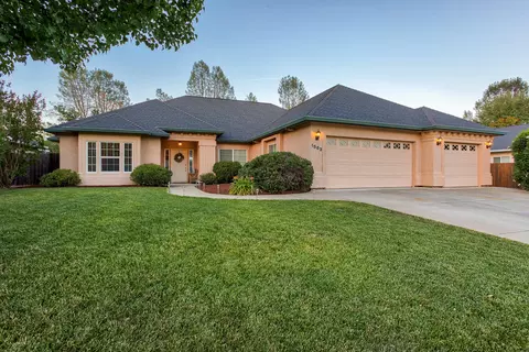 1563 Spanish Bay Dr, Redding, CA 96003 photo 1