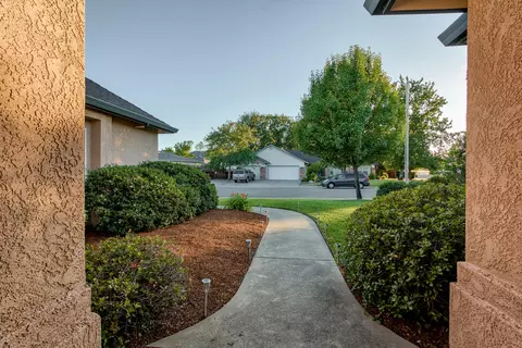 1563 Spanish Bay Dr, Redding, CA 96003 photo 6