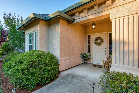 1563 Spanish Bay Dr, Redding, CA 96003 photo 5