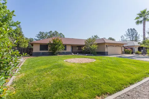 3032 Sunglow Dr, Redding, CA 96001 photo 2
