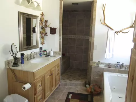 21188 Keith Ct, Redding, CA 96003 photo 9