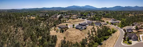 3117 Redondo Ct, Redding, CA 96003 photo 3