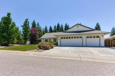 1681 Galway Dr, Redding, CA 96001 photo 1