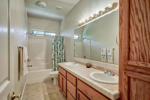 1681 Galway Dr, Redding, CA 96001 photo 9