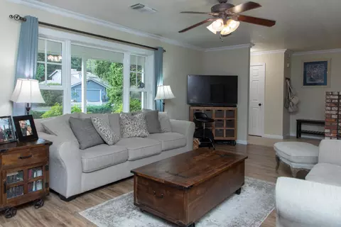 3275 Harlan Dr, Redding, CA 96003 photo 4