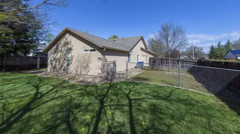 5891 Fairmont Dr, Redding, CA 96003 photo 22