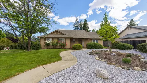 5891 Fairmont Dr, Redding, CA 96003 photo 2