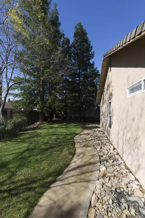5891 Fairmont Dr, Redding, CA 96003 photo 23