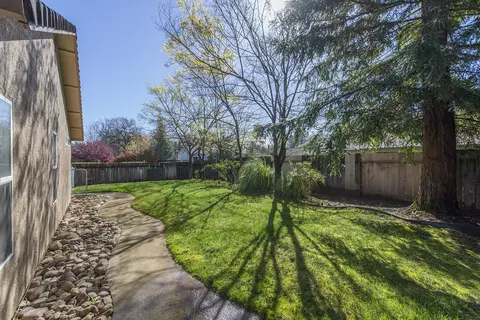 5891 Fairmont Dr, Redding, CA 96003 photo 24