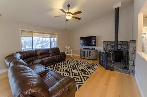 1355 Carla Cir, Redding, CA 96003 photo 9