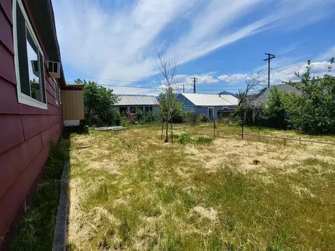 363 Jackson St, Weed, CA 96094 photo 4