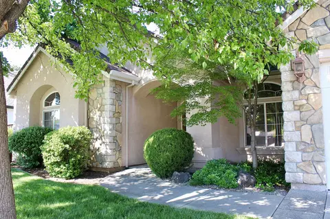 1619 Spanish Bay Dr, Redding, CA 96003 photo 1
