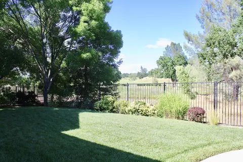 1619 Spanish Bay Dr, Redding, CA 96003 photo 5