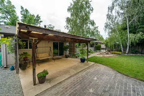 230 Woodhill Dr, Redding, CA 96003 photo 30